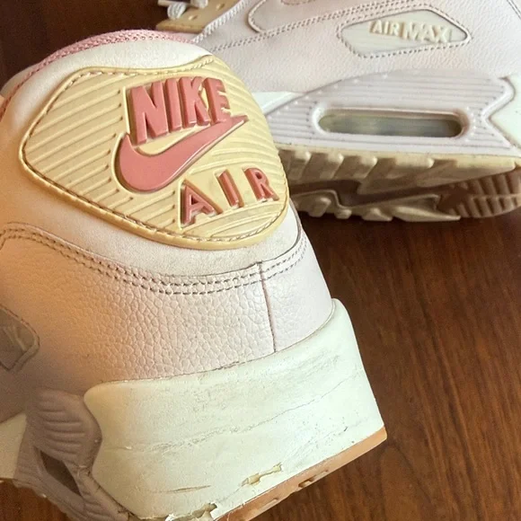 Nike Women’s Cream and Pink Athletic Sneakers - 10W - Picture 9 of 14